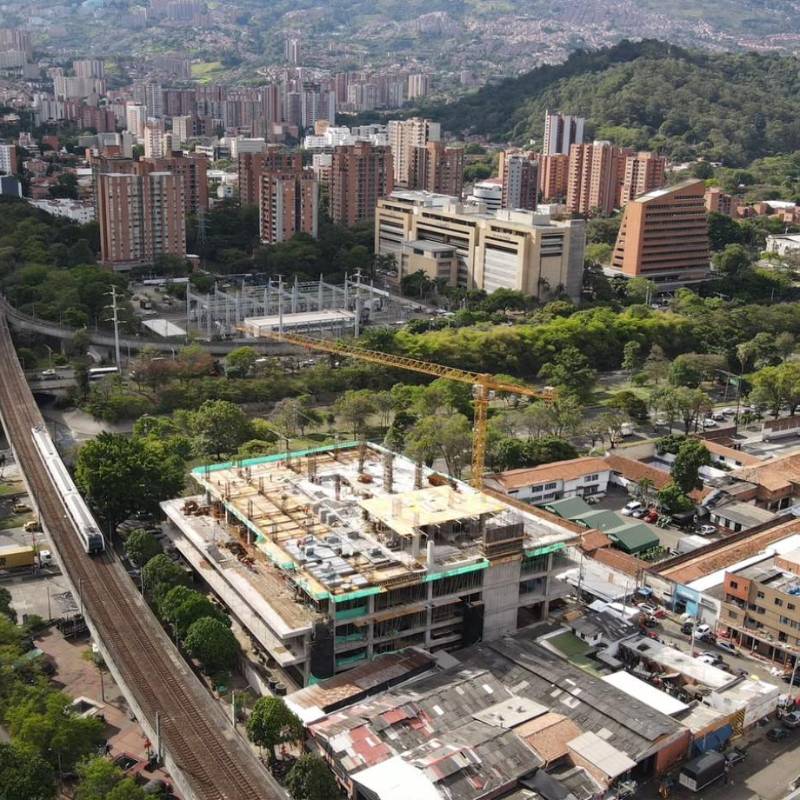 La Alcaldía ya había reportado en julio de 2026 un avance del 25 % en la construcción, por lo que el nuevo porcentaje anunciado representa un incremento de 11 puntos porcentuales en la ejecución de la obra. FOTO Alcaldía de Medellín. 