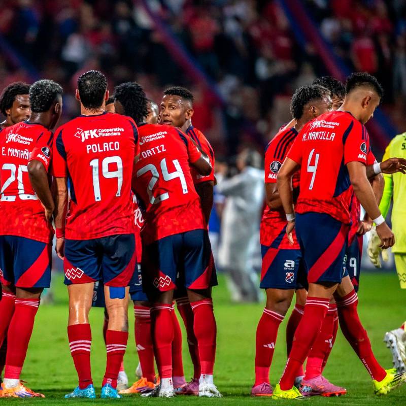 La presencia de Alejandro Restrepo en el banco del DIM siempre será importante. El equipo roso espera ratificar sus progresos deportivos. FOTO JUAN ANTONIO SÁNCHEZ