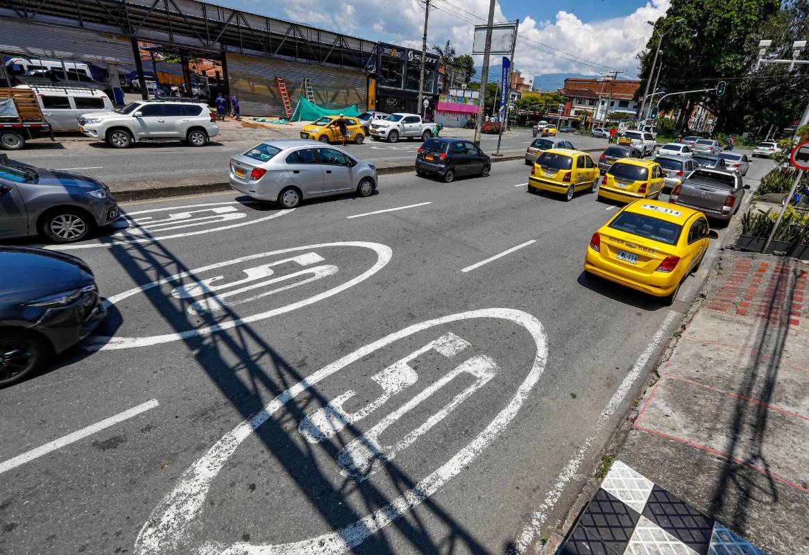 En la avenida de 12.1 kilometro, se inicio la prueba pilo en noviembre de año pasado con sanciones pedagógicas hasta el pasado 23 de febrero. Foto Manuel Saldarriaga