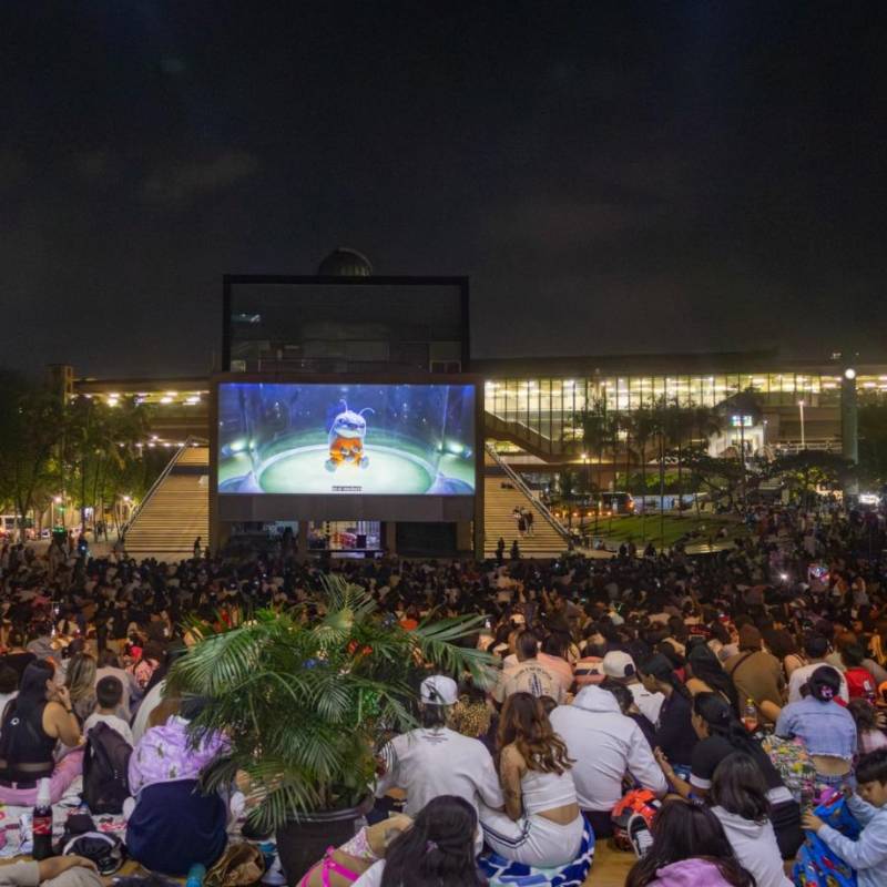 Cine al aire libre en el Parque de los Deseos de Medellín. FOTO: Alcaldía de Medellín