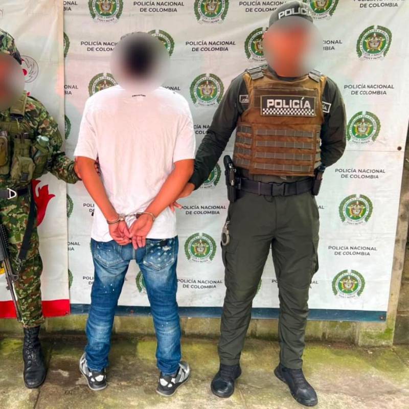 Según las autoridades, alias ‘Zarco’ llevaba alrededor de 8 años delinquiendo con el Clan del Golfo en el Bajo Cauca antioqueño. FOTO Ejército. 