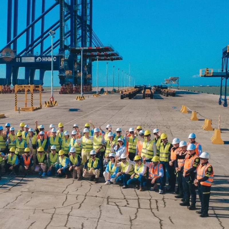 Es la primera vez en 50 años que Proantioquia realiza su asamblea de afiliados fuera del Valle de Aburrá. En la foto, los afiliados en Puerto Antioquia. FOTO Proantioquia.