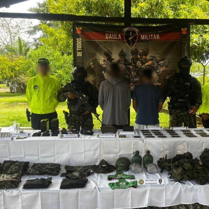 A ‘Comején’ y ‘Olimpo’ los cogieron con 600 cartuchos de diferente calibre y material de guerra. FOTO Ejército Nacional.