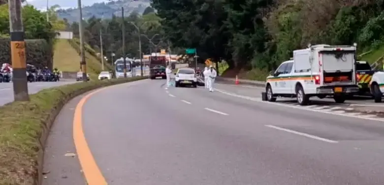 Accidente en la autopista Medellín-Bogotá dejó un motociclista fallecido