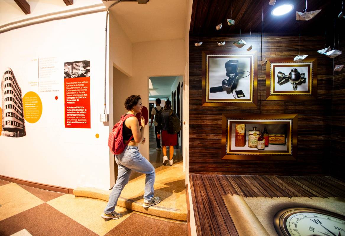 Hace tres semanas se inauguró el Museo de la Vida en el edificio La Naviera, el mismo que en 1949 estrenó la era de la arquitectura moderna en Medellín dejando atrás la influencia española y francesa. Foto: Julio César Herrera.