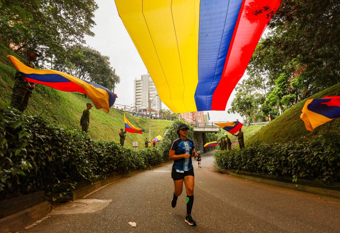 En su décimo octava edición, la carrera logró una convocatoria masiva que alcanzó los 20.000 participantes, reafirmando su posición como una de las citas imprescindibles del calendario nacional. Foto: Manuel Saldarriaga Quintero.