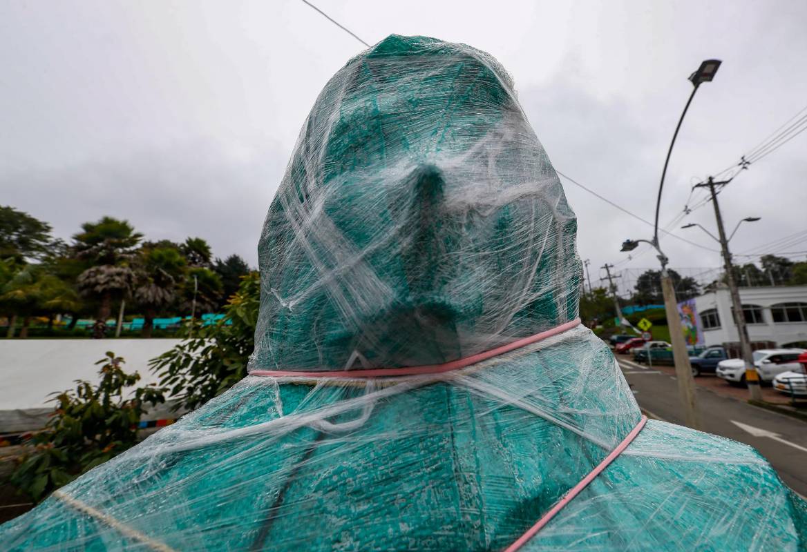  El hurto continuo de piezas como hojas, flores, ramilletes e incluso canastas y sombreros de bronce se agudizó desde hace unos meses. Foto: Manuel Saldarriaga Quintero.