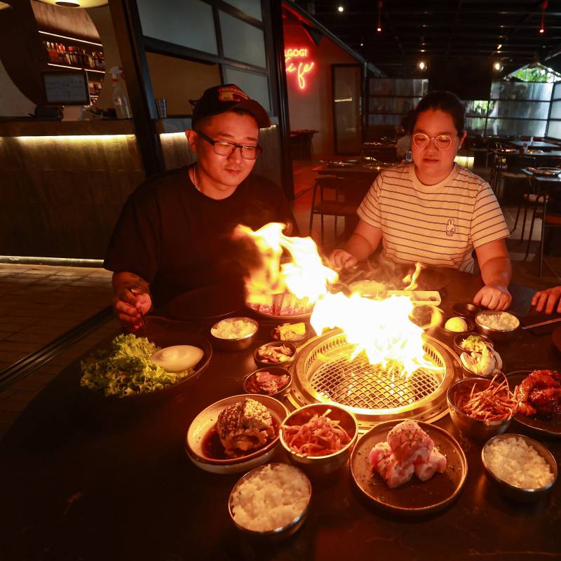 Jung Un, Sara y Daun Chung Park son los hermanos colombianos con padres coreanos que fundaron un restaurante dedicado a la gastronomía del país asiático. Foto: Manuel Saldarriaga.