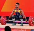 El antioqueño Francisco Mosquera en acción durante su competencia de levantamiento de pesas, en los 65 kilogramos. FOTO CORTESÍA COC