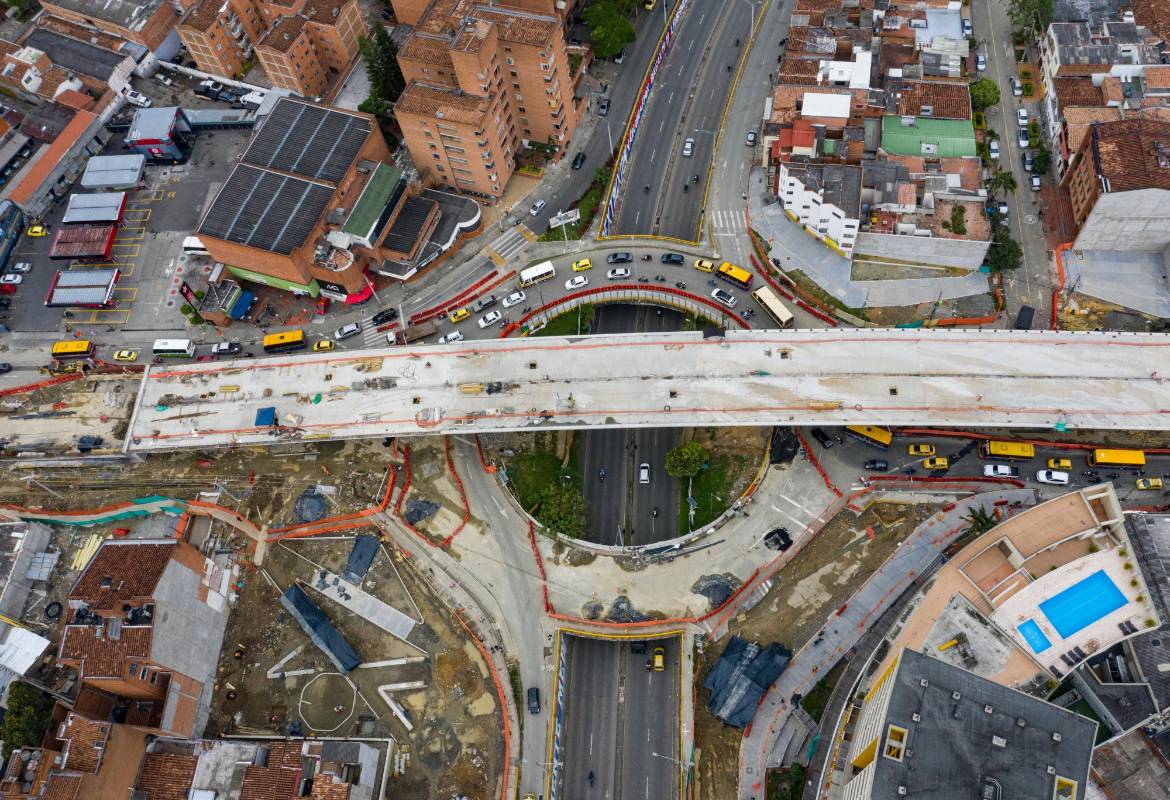Se estima que el intercambio vial entre en funcionamiento en el primer trimestre del 2022. FOTO MANUEL SALDARRIAGA