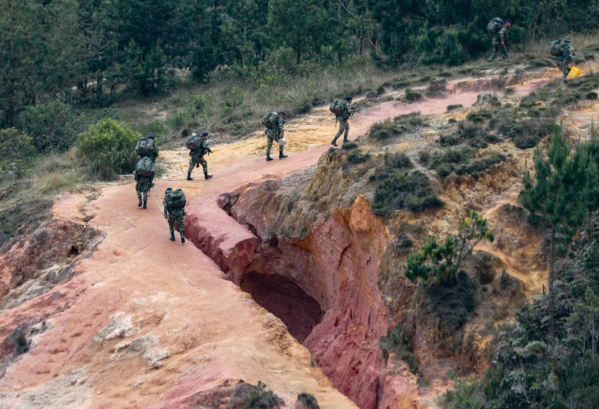 El entrenamiento es fundamental para su ejercicio diario y nunca perder la reacción inmediata en medio de los combates. Foto Manuel Saldarriaga.
