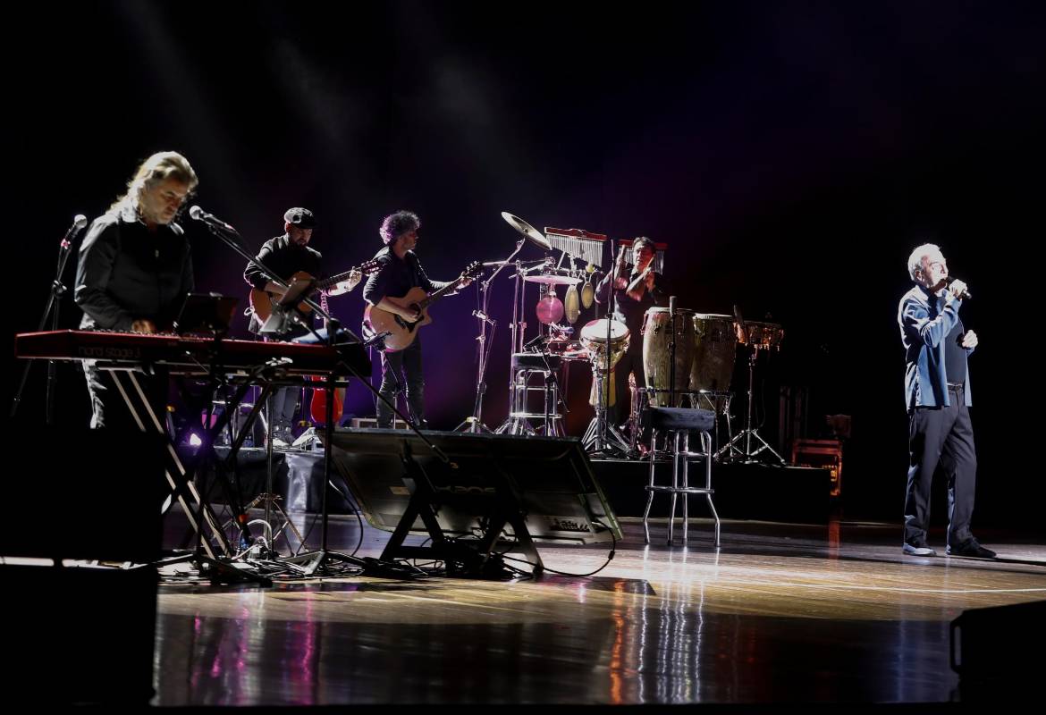 El de la noche de ayer viernes fue el concierto en el que Perales, con serenidad y calma, le dijo adiós a sus fanáticos en Medellín. Foto: Manuel Saldarriaga Quintero.