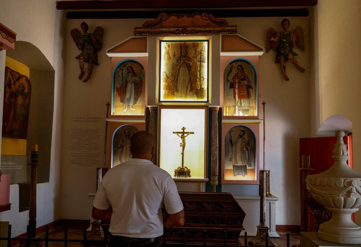 Los fieles que asistan a la Semana Santa, en Santa Fe de Antioquía, están en la obligación de tomar las medidas de bioseguridad requeridas por la autoridades locales para evitar contagios de covid. Foto Manuel Saldarriaga Quintero.