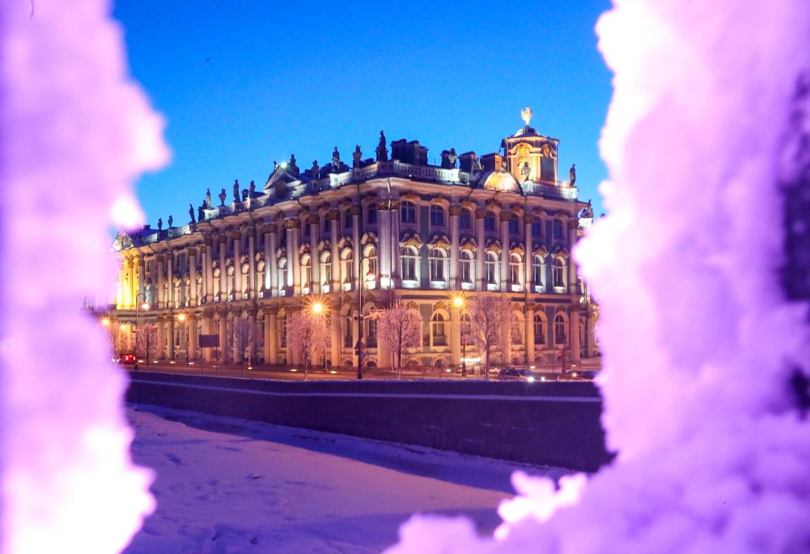 El museo consta de 5 edificios y está ubicado a orillas del río Neva en san Petersburgo. Foto: Getty Images