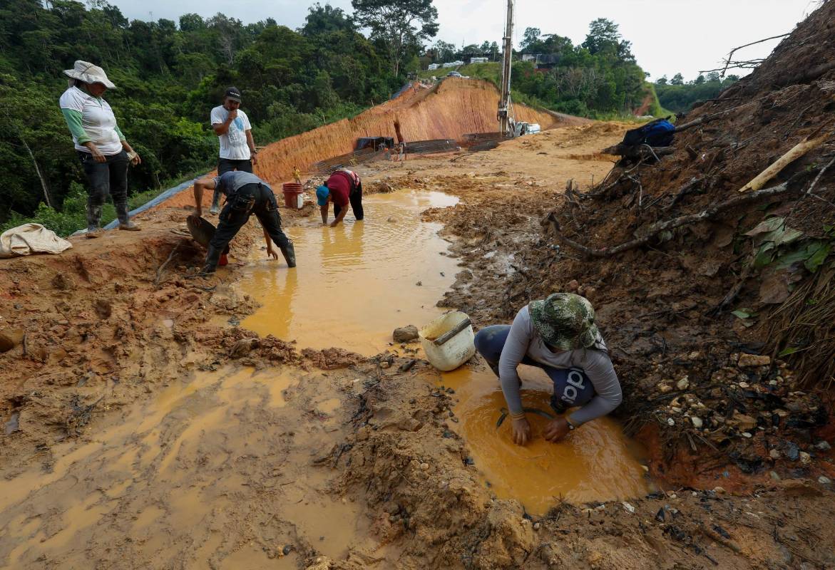 Fueron muchos los mineros que llegaron, para controlar la situación la Policía y el Ejército hicieron presencia. Foto: MANUEL SALDARRIAGA QUINTERO.