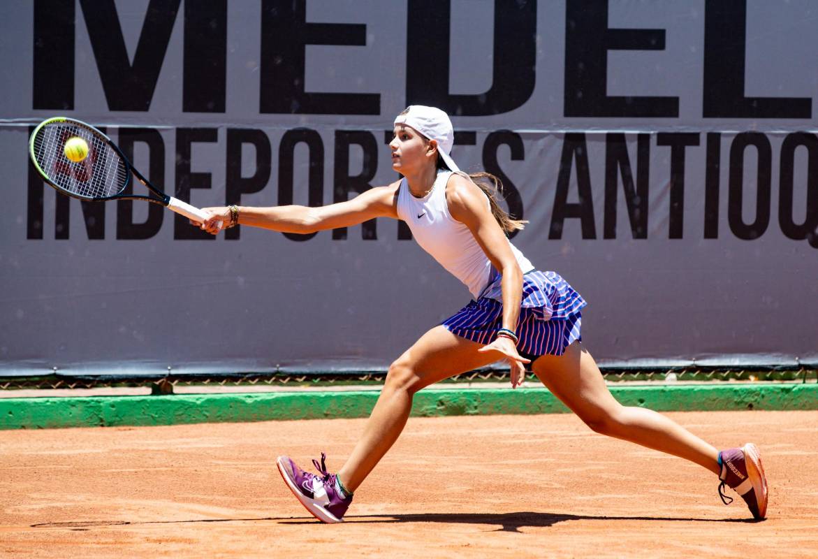 Jugando un excelente tenis Emiliana Arango venció en la final a la Brasileña y medallista olimpica Laura Pigossi. FOTO: Jaime Pérez