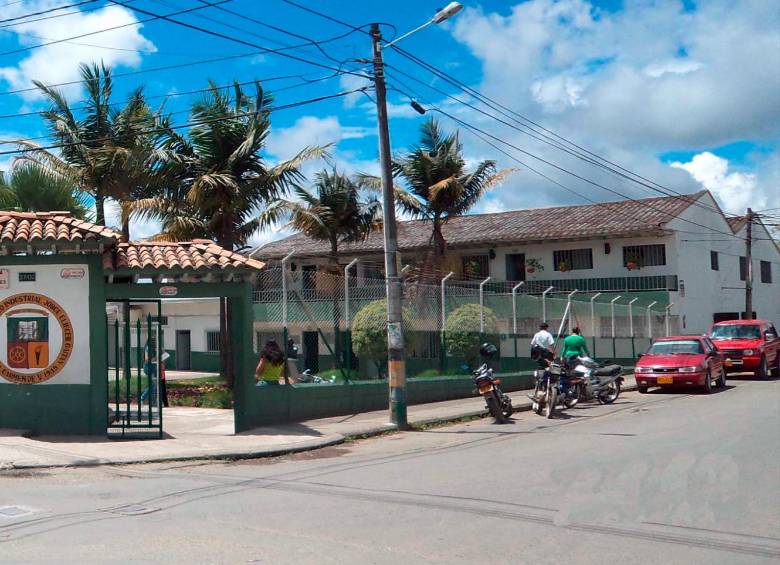 Dentro de esta institución educativa de El Carmen de Viboral se registró el presunto caso de abuso sexual en contra de una estudiante. FOTO: TOMADA DE LA WEB DE LA IETI JORGE ELIÉCER GAITÁN