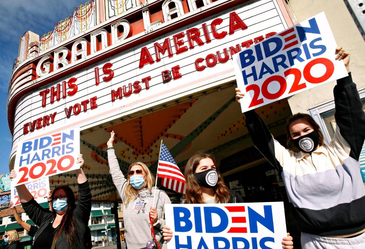 Sus seguidores se reúnieron el sábado 7 de noviembre de 2020 después de que Joe Biden fuera declarado ganador sobre el presidente Donald Trump en las elecciones presidenciales. Foto: Getty Images