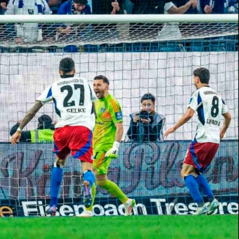 Los jugadores de Hamburgo celebran la goleada y el regreso a la Bundesliga, tras siete años. FOTO TOMADA X@Santulo_Usa75