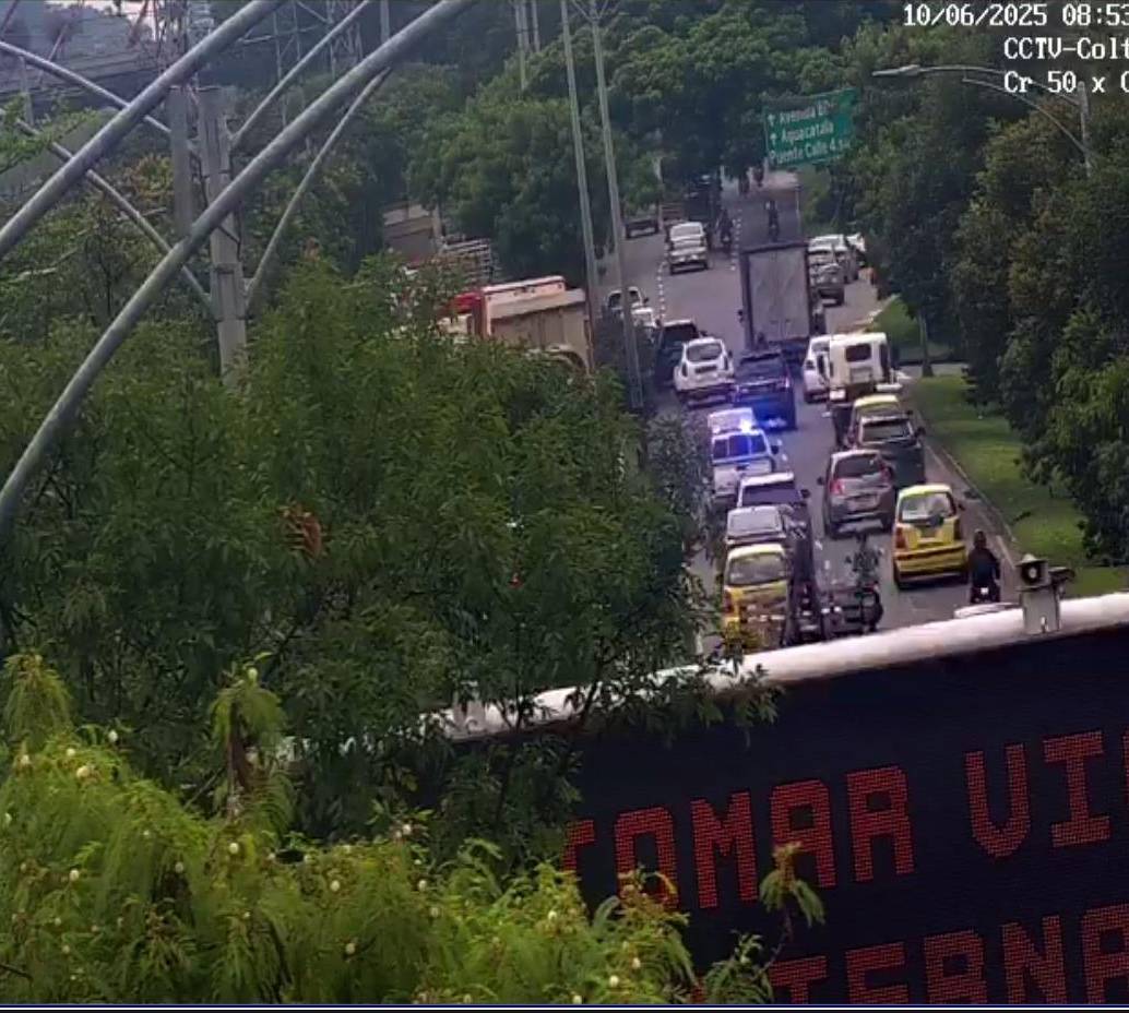 Aspecto de la Autopista Sur durante la mañana de este martes. FOTO: Cortesía Secretaría de Movilidad