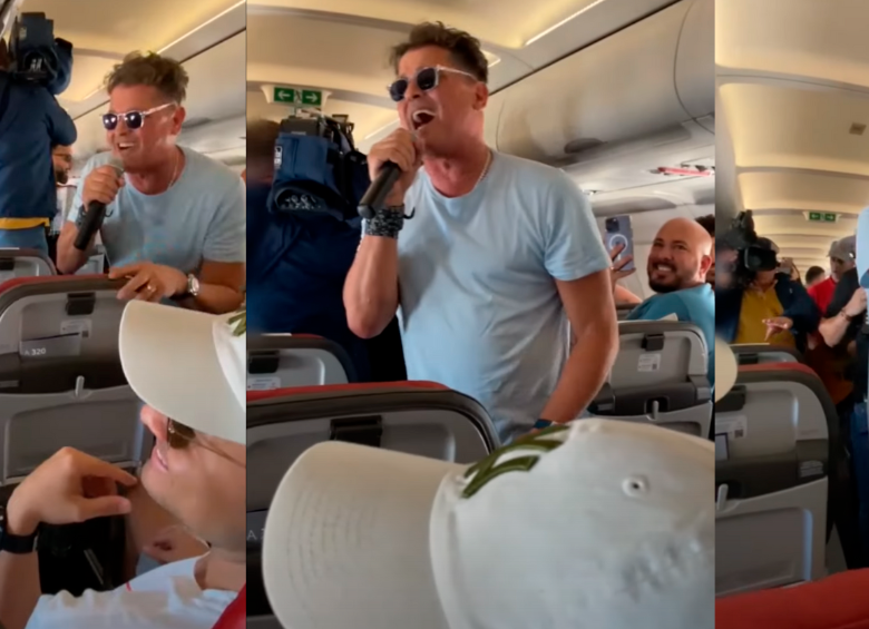 Carlos Vives sorprendió a los pasajeros de un vuelo que cubría la ruta Cartagena - Bogotá. Hizo del viaje un parrada. El artista es la nueva imagen de la aerolínea Latam, para Colombia. Foto captura de imágenes compartidas por los pasajeros en redes sociales. 