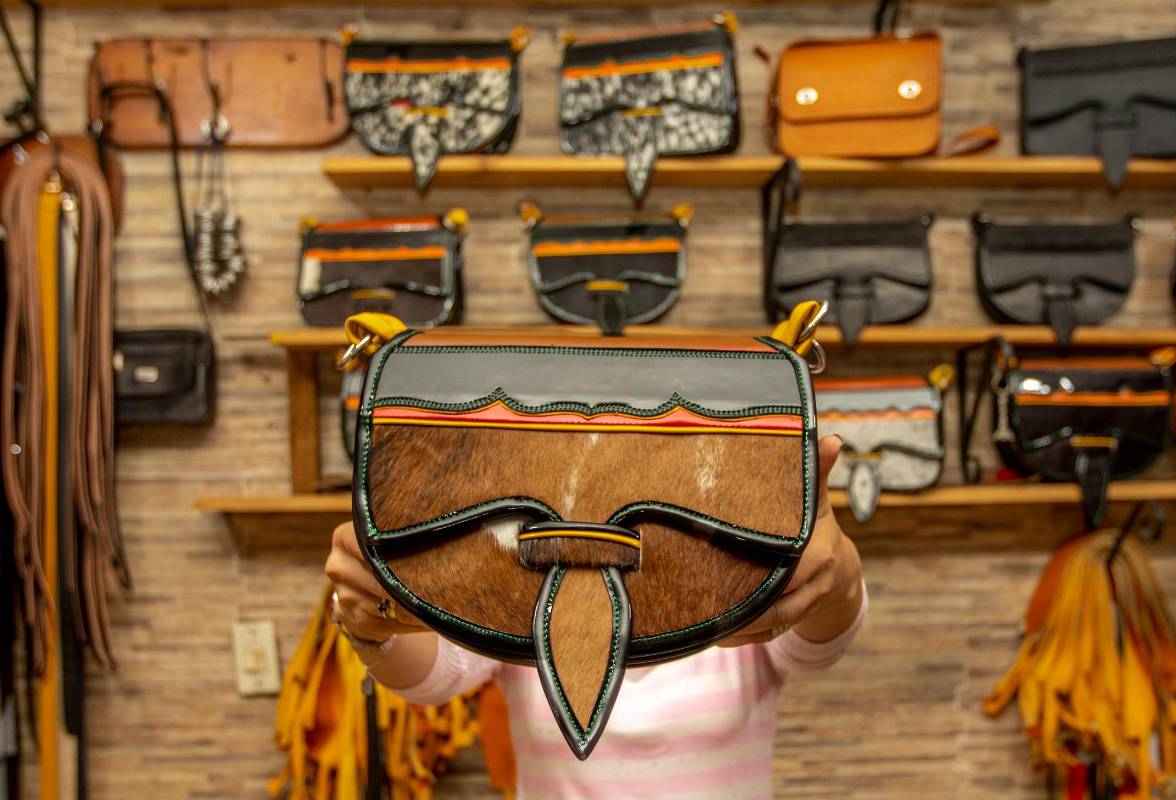 En los municipios de Envigado y Jericó es donde más se producen estos bolsos. Foto: Camilo Suárez