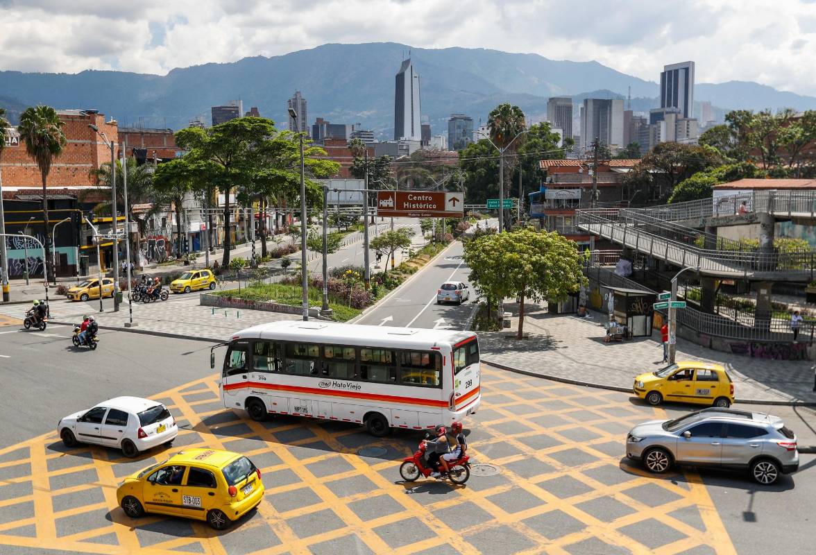 La medida que rigió del toque de queda desde las 8:00 pm del jueves 31 de diciembre hasta las 6:00 am del domingo 03 de enero de 2021 terminó y la gente salió nuevamente las calles sin restricción. Foto: Manuel Saldarriaga Quintero. 