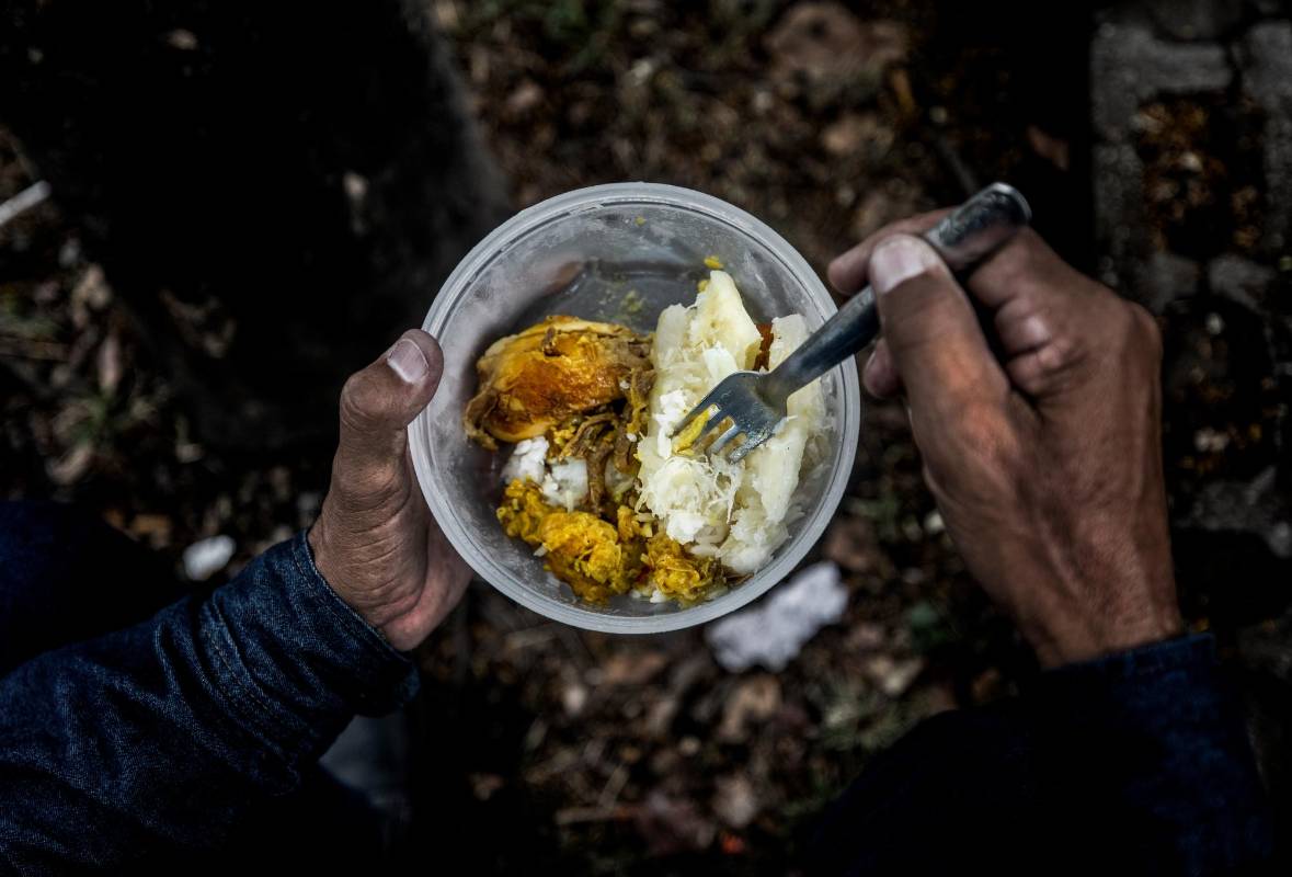 Muchos trabajadores prefieren los platos caseros por economía y sabor. Foto: Camilo Suárez Echeverry