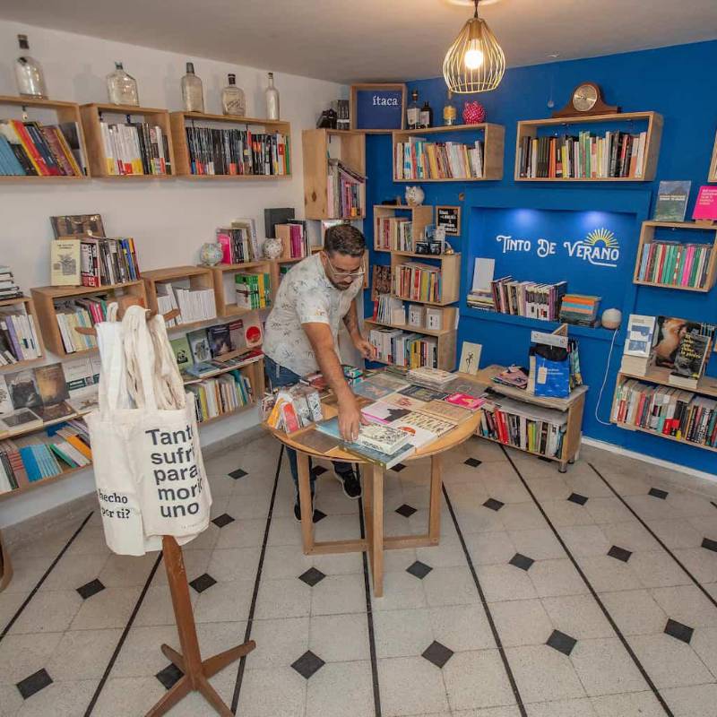 Ítaca Librería, ubicada en Laureles, hace parte del Tour de LibrerpiasFOTO: Esneyder Gutiérrez.