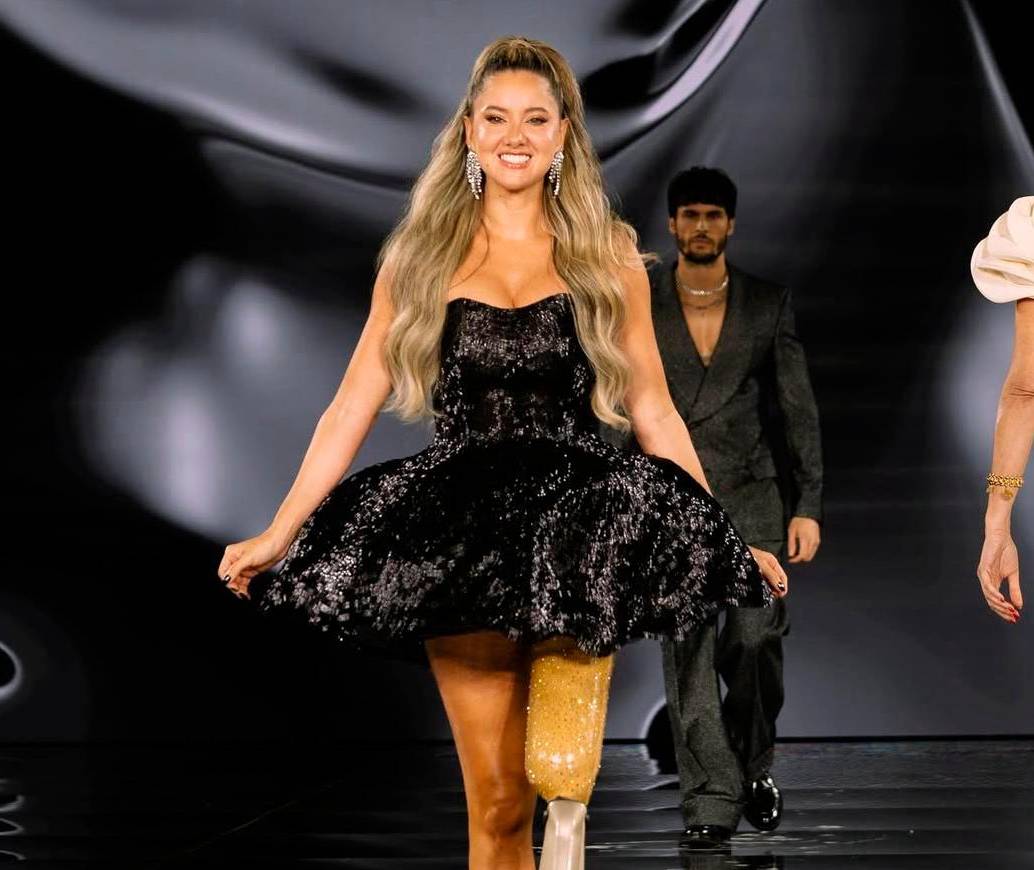 La modelo compartió su paso por la pasarela de la Semana de la Moda en París. FOTO: Tomada de @danielaalvareztv