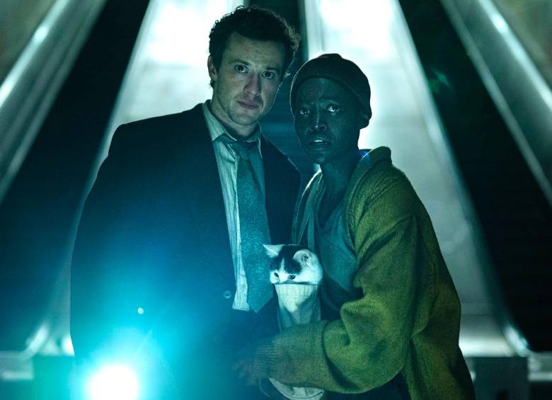 Joseph Quinn y Lupita Nyong’o en Un lugar en el silencio: día uno. FOTO Cortesía Universal Pictures