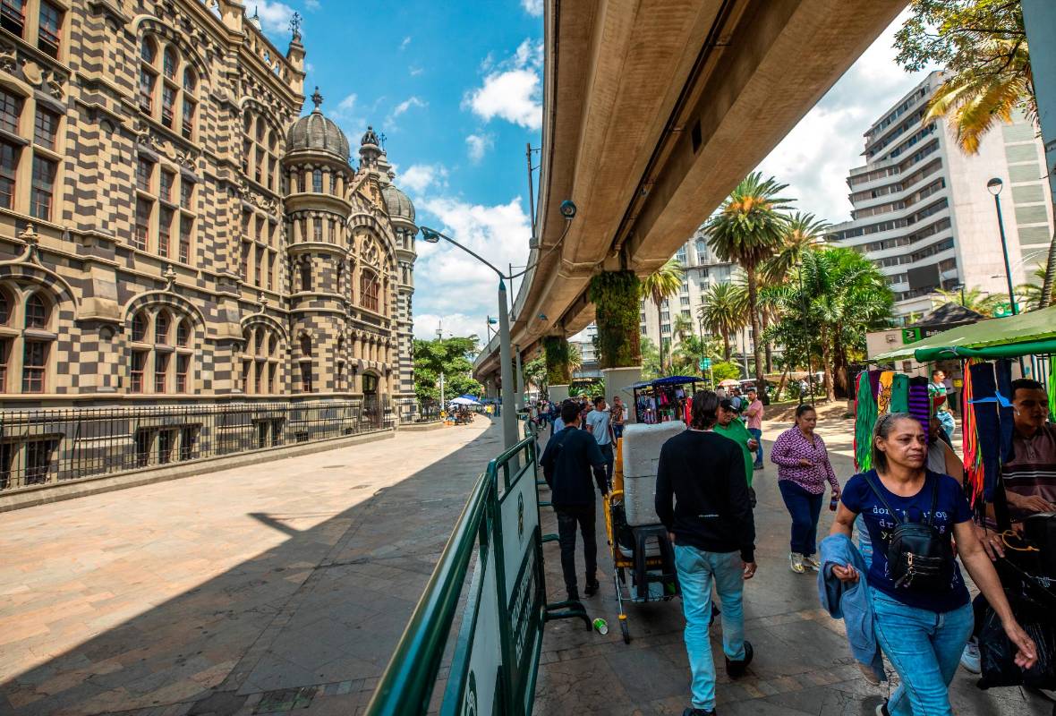 Y es que la Alcaldía ni siquiera contempló un consenso con el Instituto de Patrimonio y el propio Museo de Antioquia, que advierte que esta determinación unilateral anula las posibilidades infinitas que ofrecen el arte y la cultura para propiciar un diálogo que reconozca a todos los que habitan este espacio, tal como ha sido el interés del Museo y el ICPA en las dos últimas décadas. Foto: Camilo Suárez Echeverry