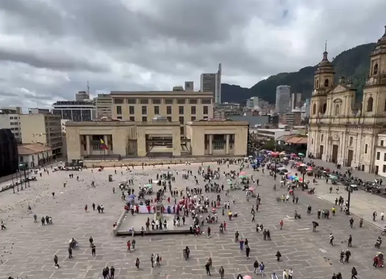 EL COLOMBIANO estuvo allí para corroborarlo tanto en la Plaza como desde la terraza del Congreso, pero también en otros puntos de la capital como la calle 80. Foto: captura de pantalla video EL COLOMBIANO