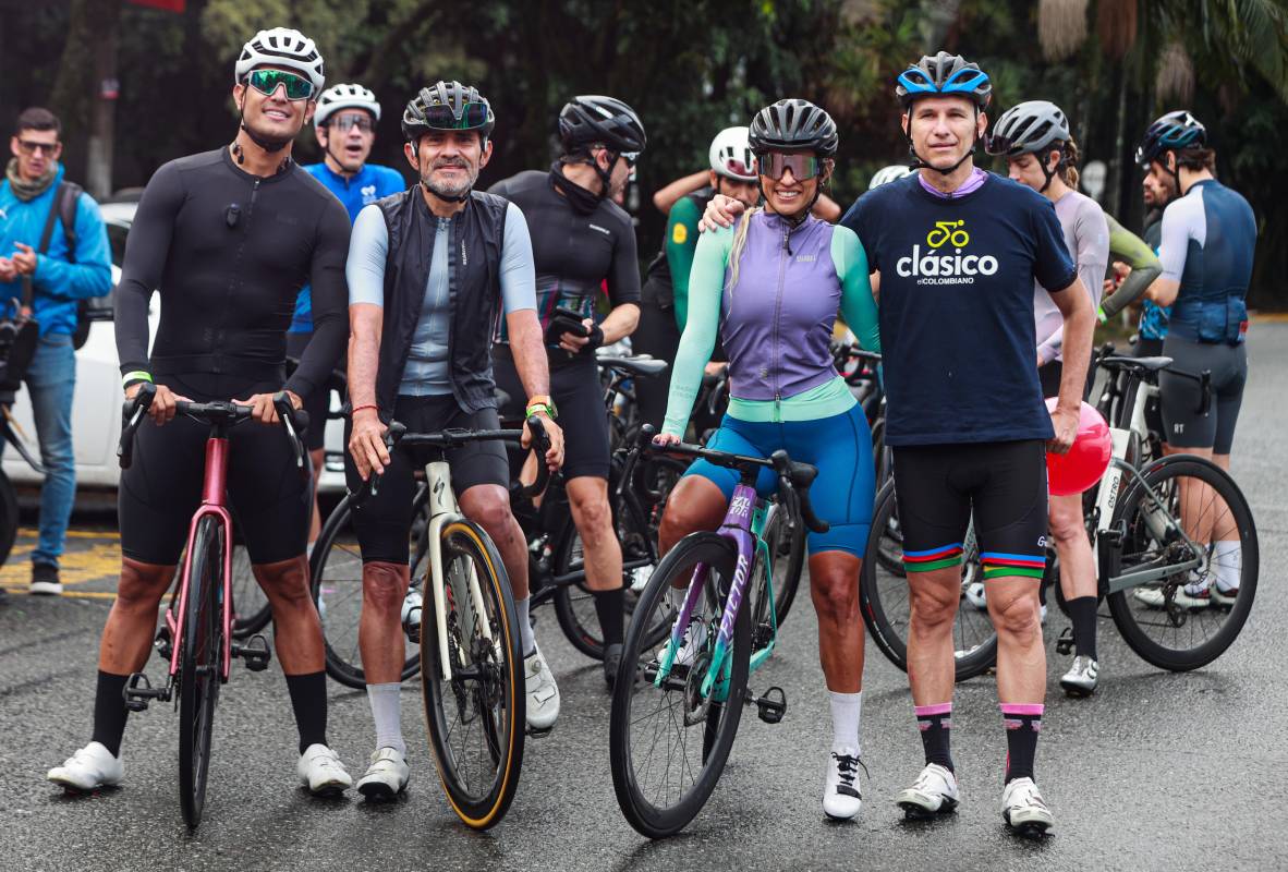 A lo largo del recorrido, los deportistas se distribuyeron en pequeños grupos, algunos buscando ritmo, otros afinando técnica y muchos simplemente disfrutando del paisaje y la camaradería propia del ciclismo local. Foto: Manuel Saldarriaga Quintero.
