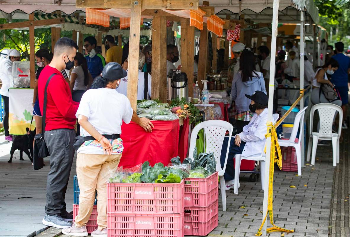 En la medida en que la situación de salud pública lo permita también se reactivarán iniciativas como las Vitrinas Campesinas y la Tienda Empresarial. Foto: Manuel Saldarriaga Quintero.