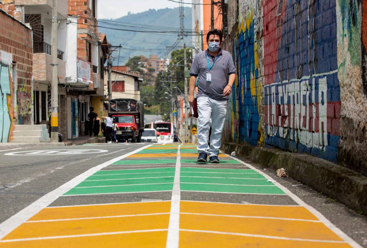 La señalización vial adecuada contribuye a la disminución del tráfico vehicular y el parqueo inapropiado, permitiendo la construcción de nuevos hábitos. Foto: Camilo Suárez