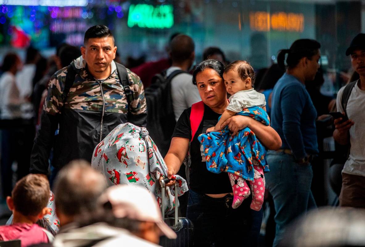 Con la cercanía del Año Nuevo, las terminales de transporte de la ciudad se van copando de viajeros que buscan llegar por tierra a los destinos en los que pasarán las fiestas de fin de año. Foto: Camilo Suárez Echeverry