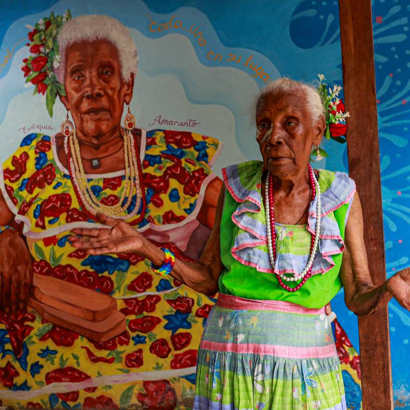 Eustiquia Amaranto nació el 29 de septiembre de 1928 en Turbo. Antes de ser la bullerenguera más reconocida del Caribe antioqueño fue partera, rezandera, sabedora de medicina tradicional, barequera de oro, pescadora, cocinera tradicional, trabajadora del campo y madre de diez hijos. FOTO: MANUEL SALDARRIAGA