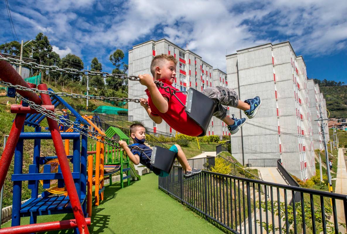 Algunas familias beneficiadas con el subsidio ya adquirieron apartamentos en el proyecto Siembra de Bello. Foto Juan Antonio Sánchez Ocampo