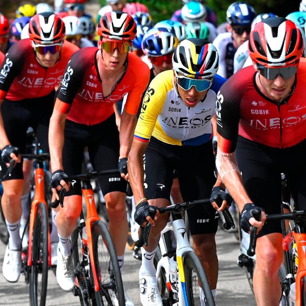 Egan Bernal, vigente campeón nacional de ruta, sorprende con su nivel en el Giro. FOTO: X-INEOS