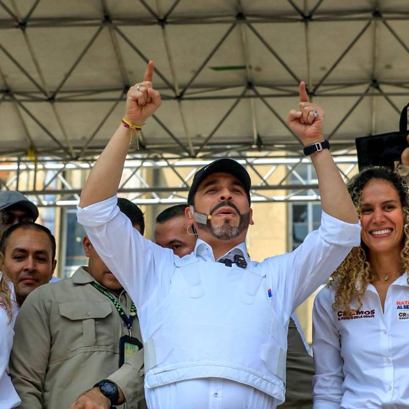 Los candidatos del Movimiento Creemos sellaron su alianza con el candidato presidencial Abelardo De La Espriella en Medellín. FOTO: Camilo Suárez
