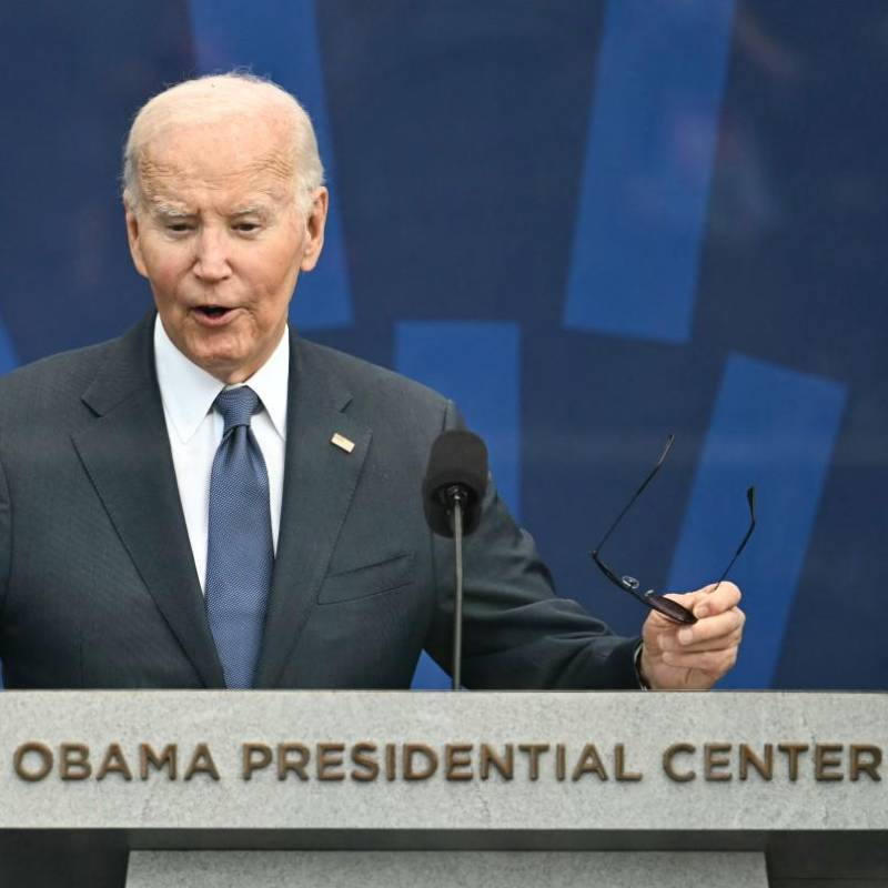 Joe Biden anunció la publicación de sus memorias presidenciales, un libro en el que repasará las decisiones y desafíos que marcaron su paso por la Casa Blanca. FOTO: AFP.