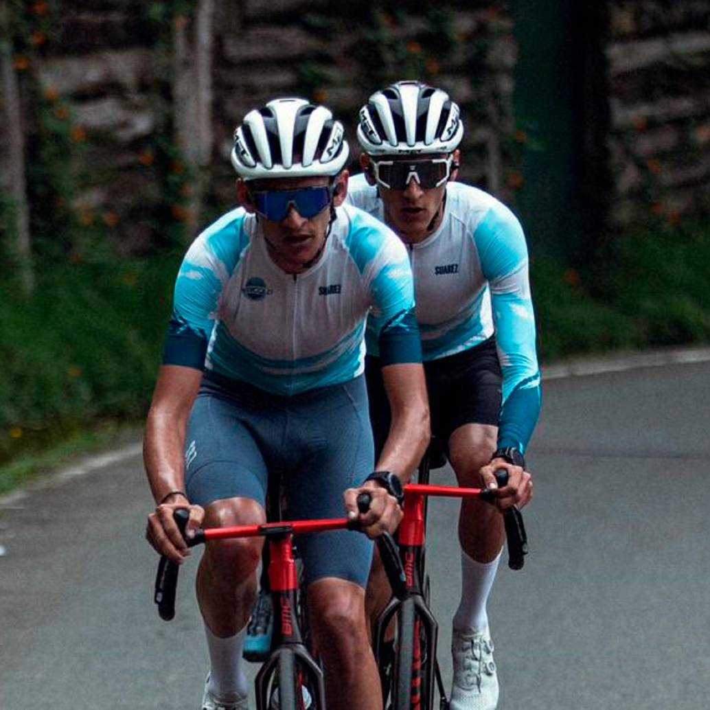 Juan Guillermo (adelante) es el actual campeón de los Juegos Departamentales (compite por Sabaneta). Con su hermano Nacho Montoya, quien fue subcampeón mundial de pista, integra una dupla ganadora en el ciclismo. FOTO CORTESÍA PESICOLO