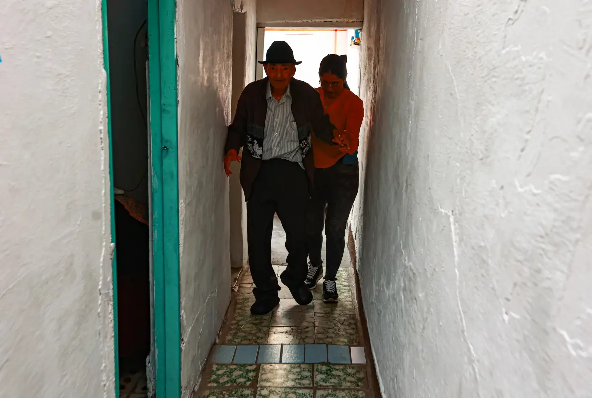 Cada uno de sus 112 años representa una página de la historia, una memoria que atesora con lucidez y alegría. Foto: Manuel Saldarriaga Quintero.