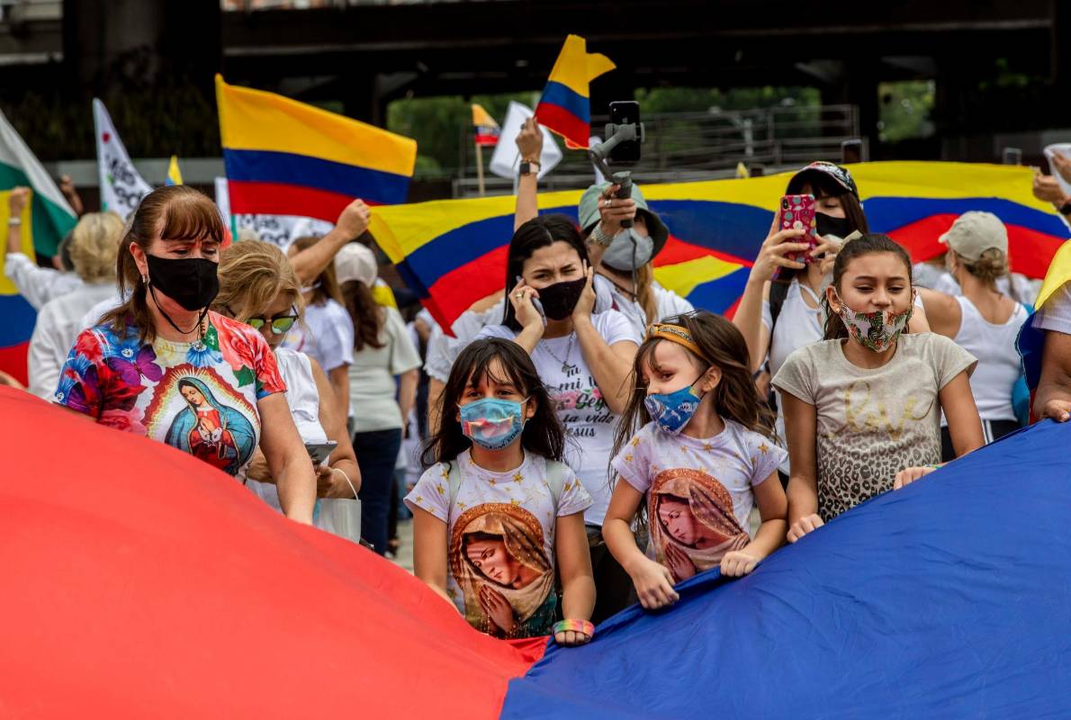 La marcha de acuerdo con los organizadores no incluía concentraciones para realizar discursos, solo fue “una caminata en familia y en paz”. Foto: Camilo Suárez.