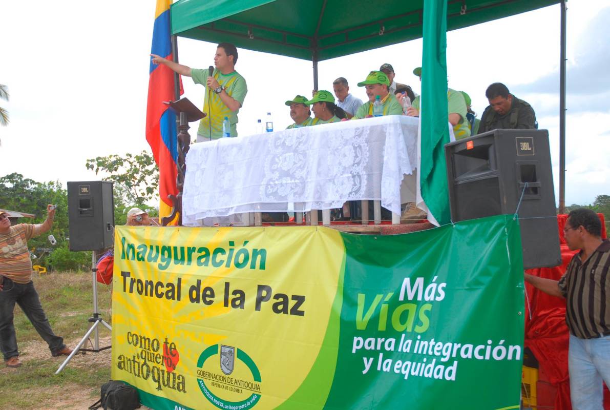 El 30/12/2007 Aníbal encabezó en Caucasia, el acto de inauguración de la Troncal de La Paz. Foto Cortesía