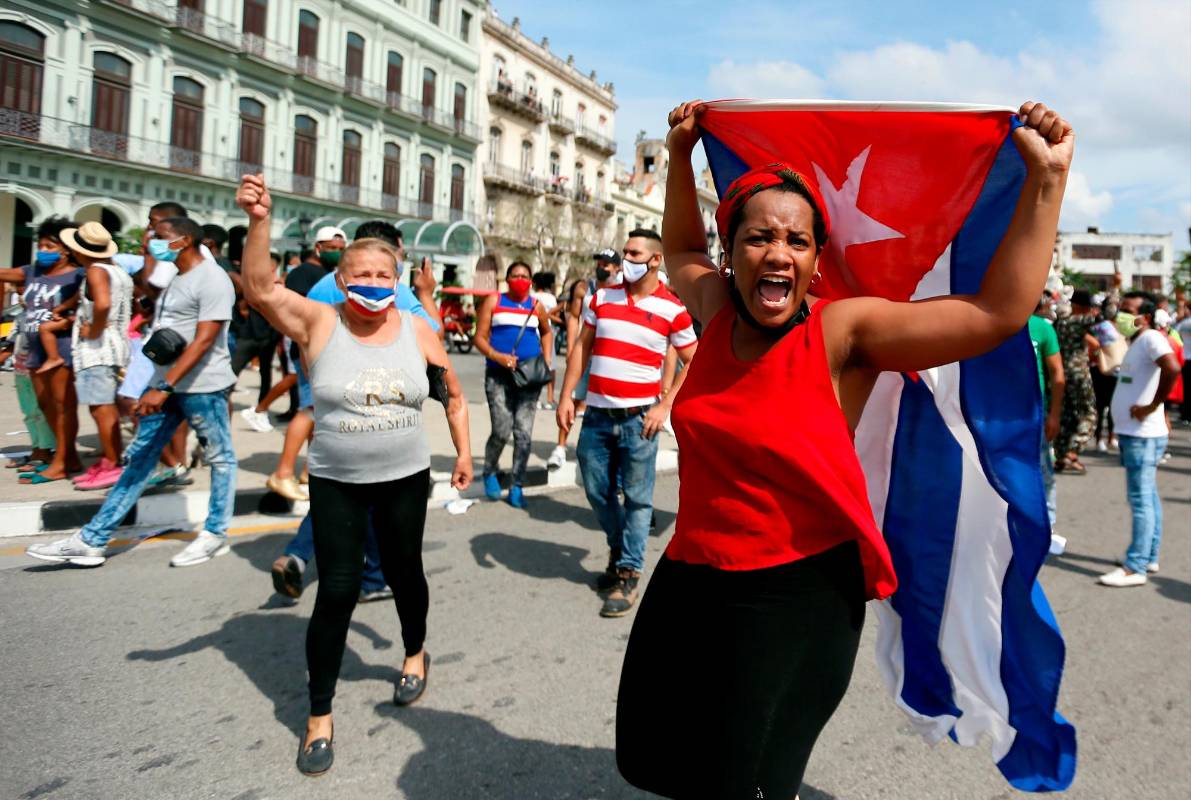 En Cuba se presentan las manifestaciones ciudadanas más grandes de ese país desde 1994. Foto EFE