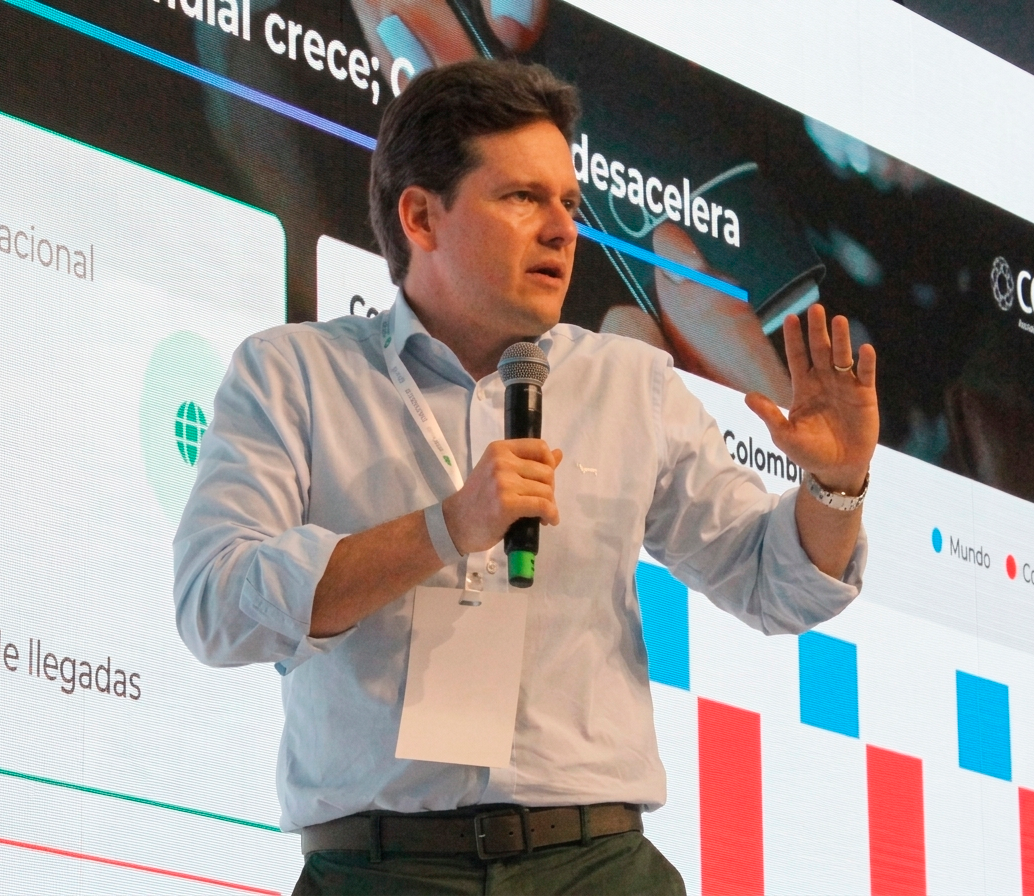 José Duarte, presidente de Cotelco, advirtió que la caída de la demanda y el auge de la informalidad están poniendo en riesgo la sostenibilidad del sector hotelero. FOTO CORTESÍA COTELCO