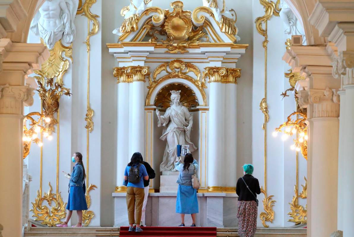 Existe un mito sobre la inmensidad de las obras que alberga el Hermitage, que calcula que si un visitante empleara solo un minuto por obra existente, durante ocho horas al día, todos los días del año, tardaría diez años en verlas todas, cosa que es imposible de realizar Foto: Getty Images