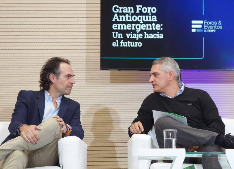 El alcalde de Medellín, Federico Gutiérrez (izq.) y el gobernador de Antioquia, Andrés Julián Rendón (der.) en el foro Antioquia Emergente. FOTO: Cortesía